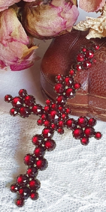 Biedermeier-Granat-Kreuz