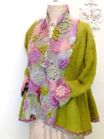 Strickjacke-Häkelblumen
